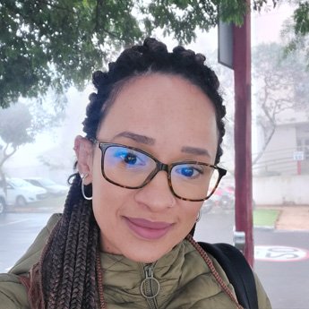 Dr. Lucy Oliveira